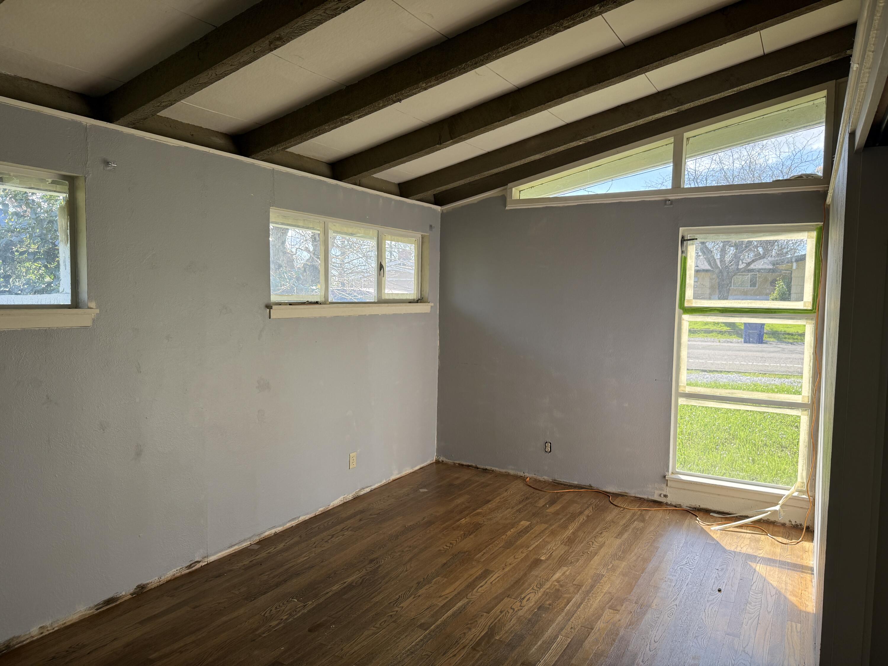 1400 Riviera Drive Redding, CA 96001 - Photo 9 of 15 a view of empty room with window