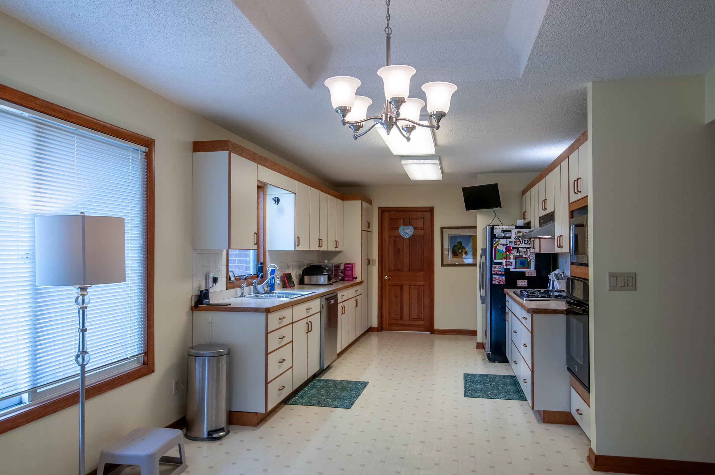 106 Merrick Lane Raphine, VA 24472 - Photo 15 of 46 a view of a kitchen