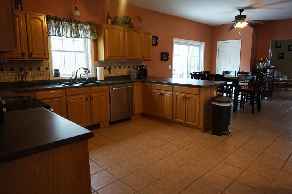 196 S Road Templeton, MA 01468 - Photo 6 of 23