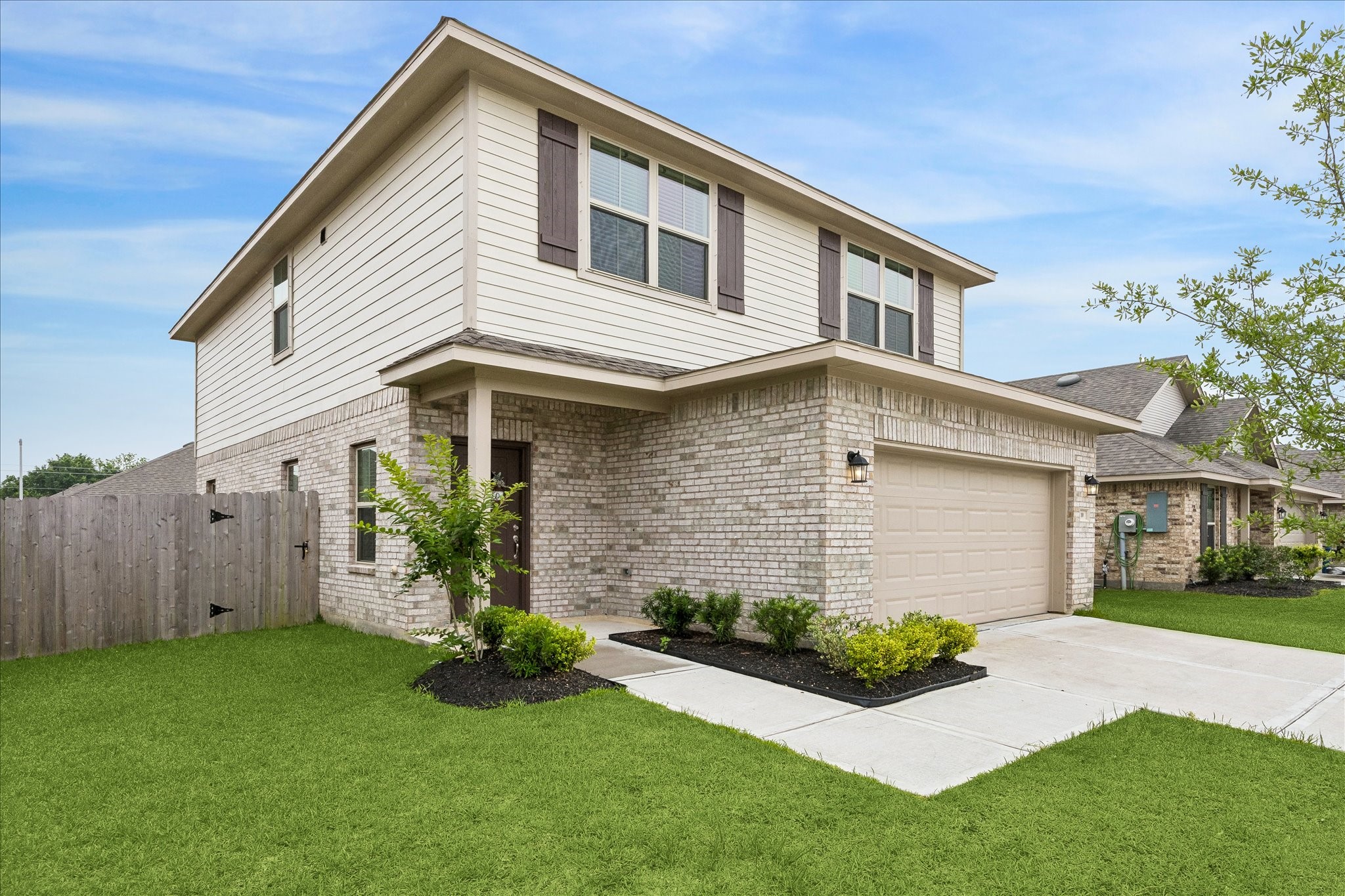 10 Greenbriar Loop Angleton, TX 77515 - Photo 2 of 15