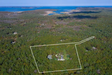 570 Rte 114, East Hampton, NY 11937