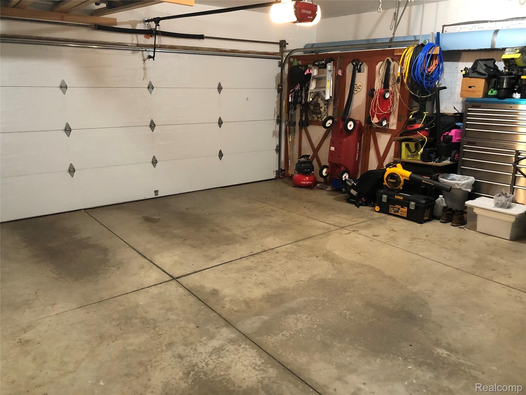 16521 Rosa Lane Southgate, MI 48195 - Photo 72 of 72 BA001F72-50EE-4467-AFAE-2BF23B7F54FB.jpeg