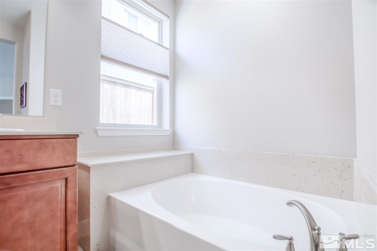 1705 Scott Valley Road Reno, NV 89523 - Photo 10 of 16 a bathroom with a bathtub