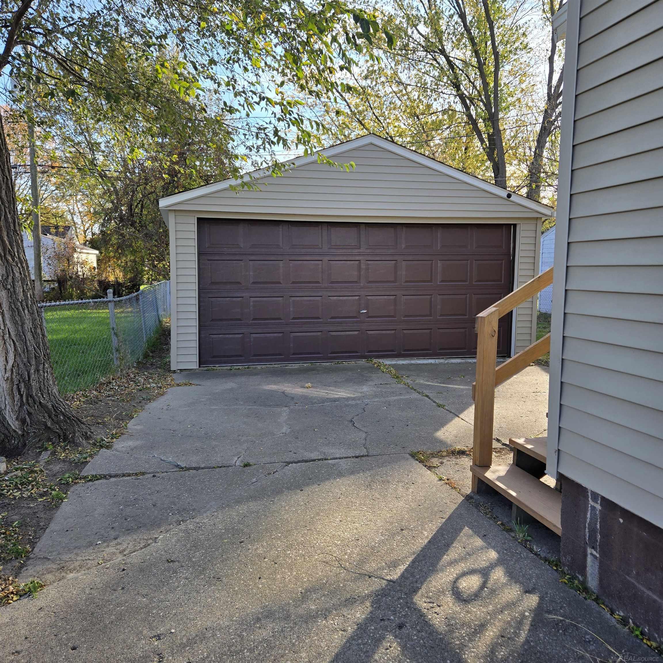 13136 Toepfer Road Warren, MI 48089 - Photo 3 of 25 Garage