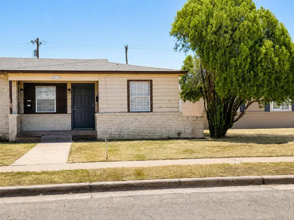 $700 | 4215 35th Street, Unit B, Lubbock, TX 79413
