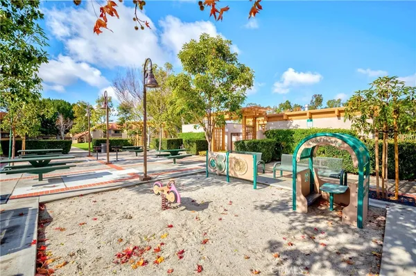 $3,250 | 35 Oxford, Unit 24, Irvine, CA 92612