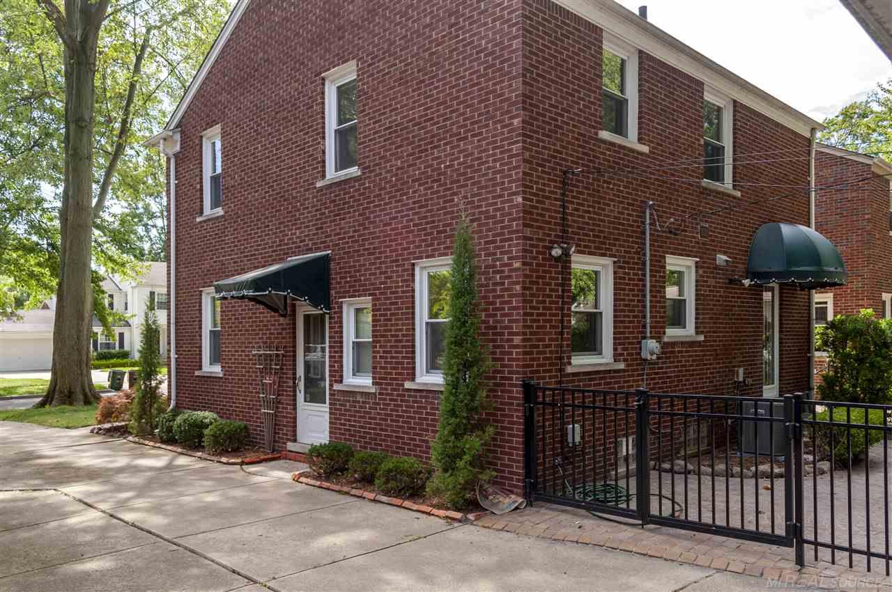 1724 Prestwick Road Grosse Pointe, MI 48236 - Photo 27 of 32 50022550-26.JPG