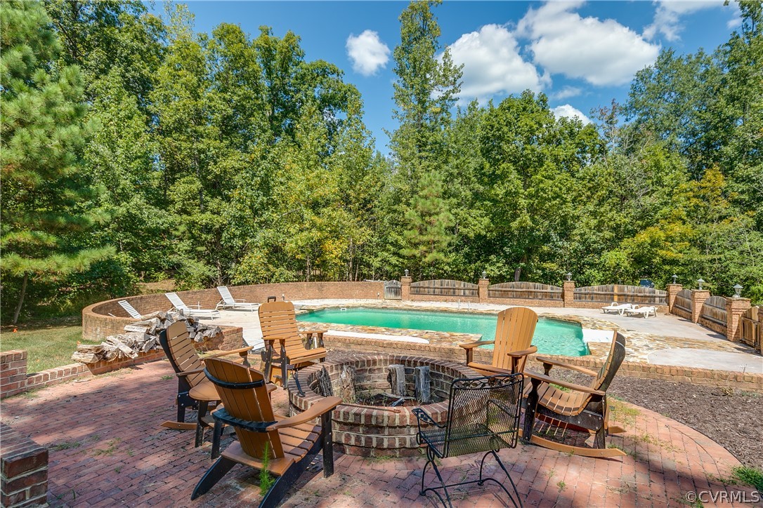13340 Eppes Falls Road Chesterfield, VA 23838 - Photo 47 of 50 a view of an outdoor sitting area with furniture