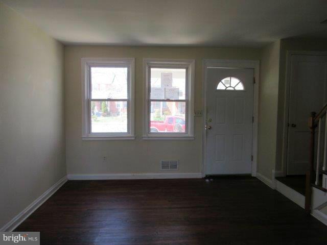 8337 Kendale Road Baltimore, MD 21234 - Photo 5 of 12 Living Room
