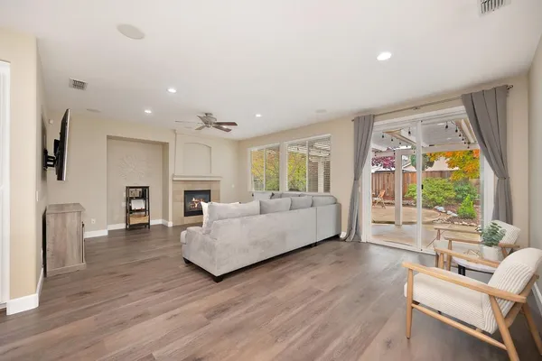 $565,000 | 5001 Brabant Way, Elk Grove, CA 95757