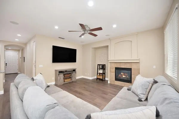 $565,000 | 5001 Brabant Way, Elk Grove, CA 95757