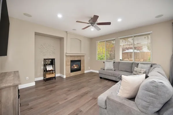 $565,000 | 5001 Brabant Way, Elk Grove, CA 95757