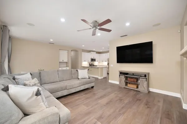 $565,000 | 5001 Brabant Way, Elk Grove, CA 95757