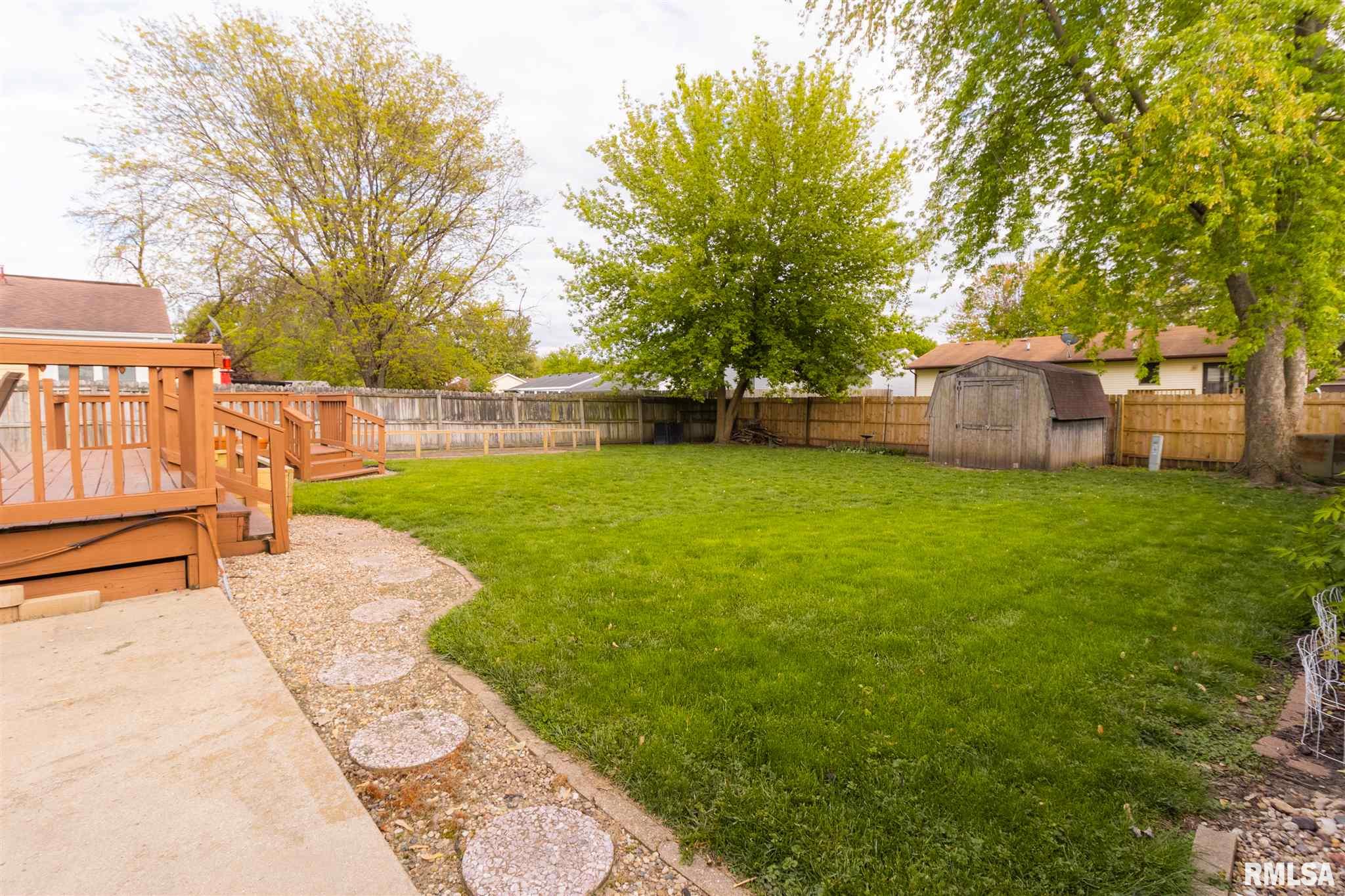 2912 Stokebridge Road Springfield, IL 62702 - Photo 2 of 19