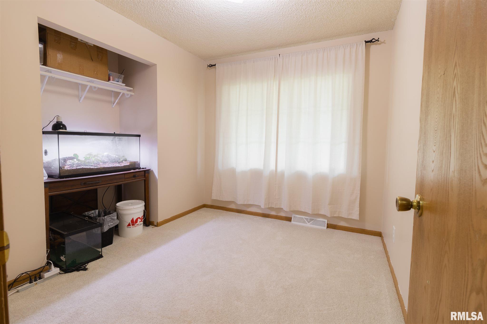 2912 Stokebridge Road Springfield, IL 62702 - Photo 10 of 19