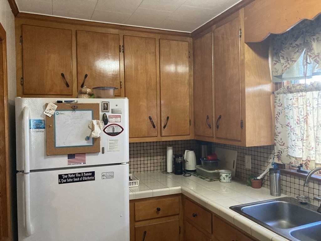 112 School Street Fall River, MA 02720 - Photo 8 of 29 Gallery Image 8