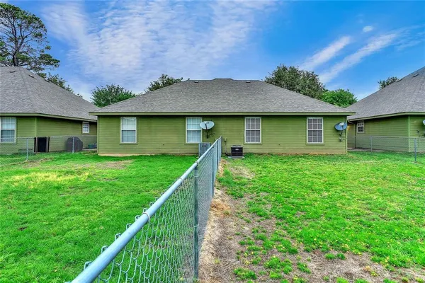 $1,200 | 1026 West Coffin Street, Unit 101, Denison, TX 75020