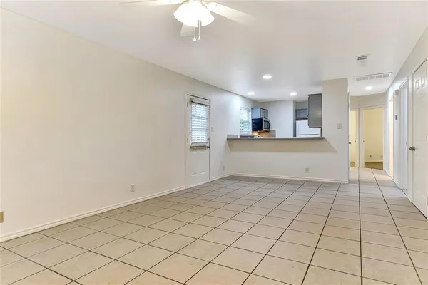 $1,200 | 1026 West Coffin Street, Unit 101, Denison, TX 75020