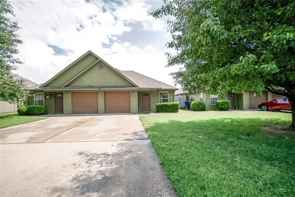 $1,200 | 1026 West Coffin Street, Unit 101, Denison, TX 75020