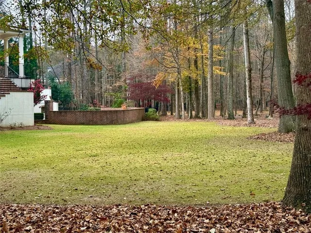 a view of a yard in front of a building