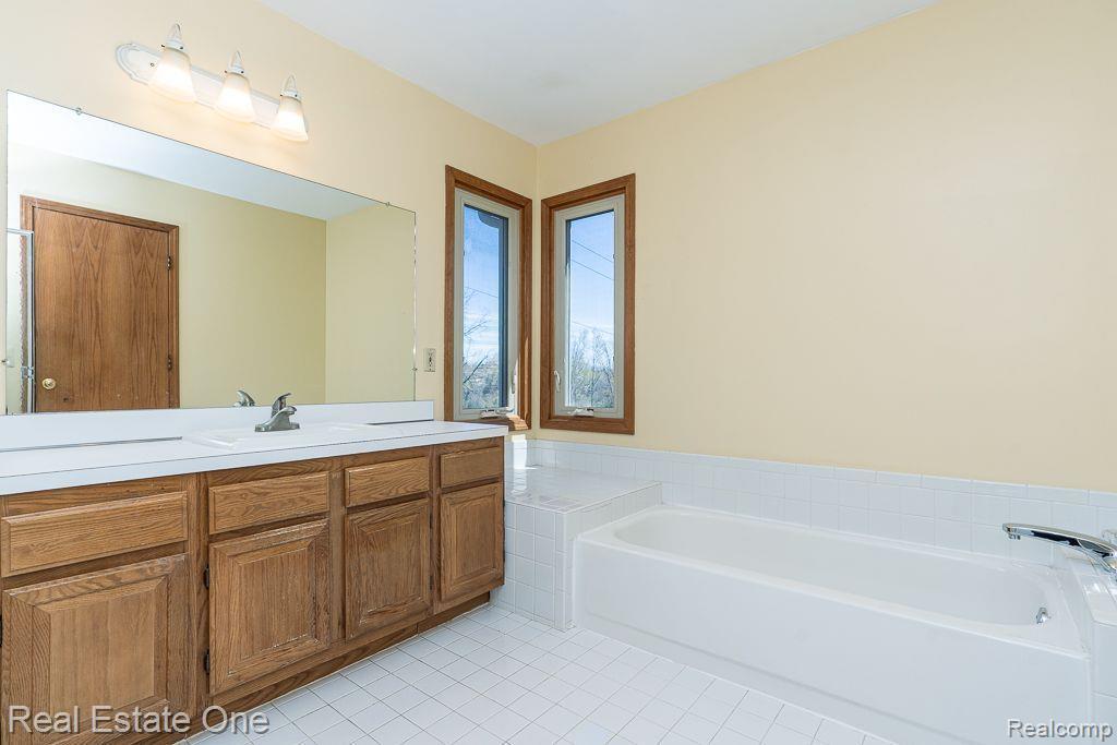 185 Windrift Rochester Hills, MI 48307 - Photo 34 of 51 Gallery Image 34