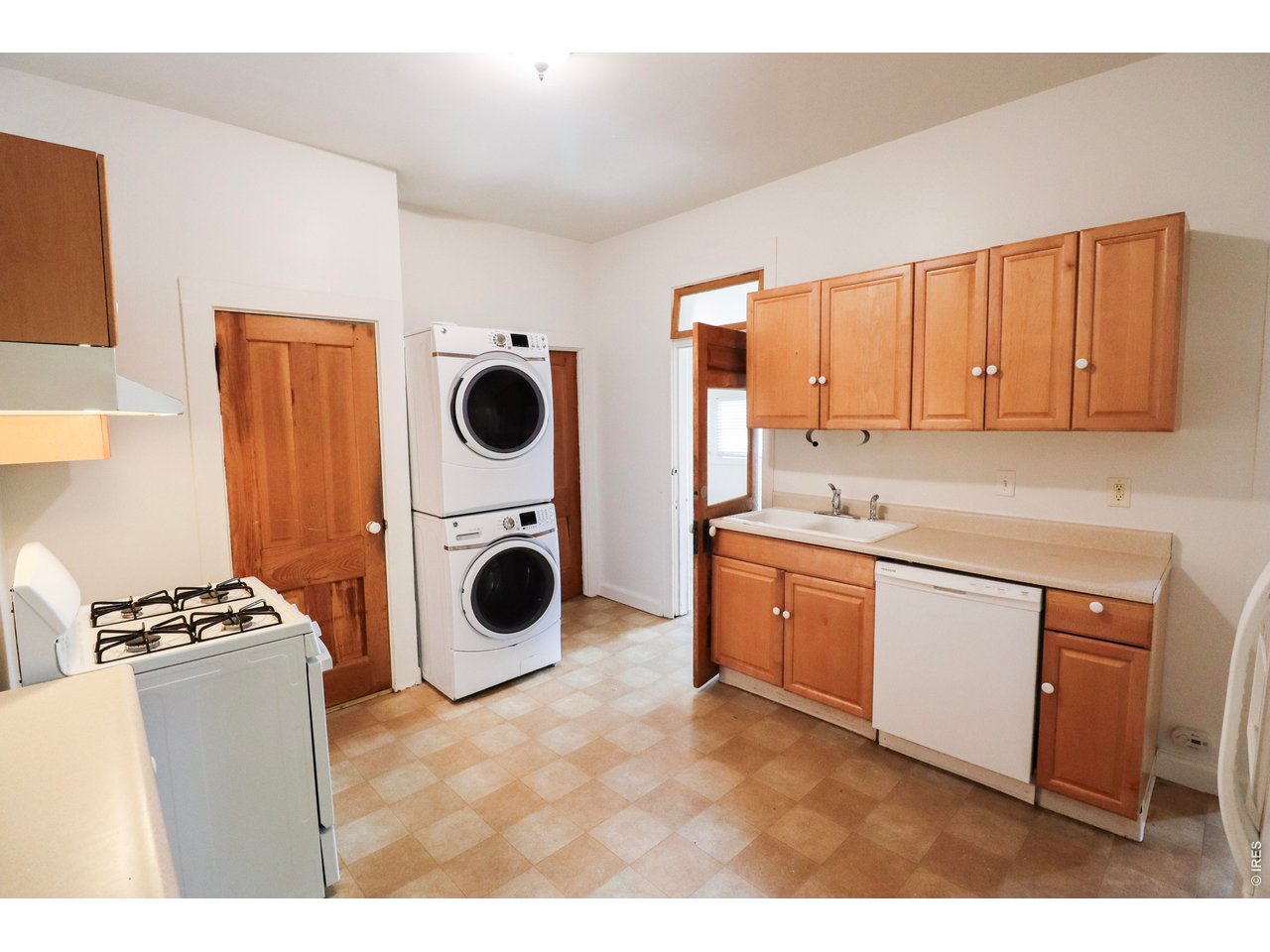 608 South Howes Street Fort Collins, CO 80521 - Photo 10 of 28 a kitchen with a stove a sink and a microwave