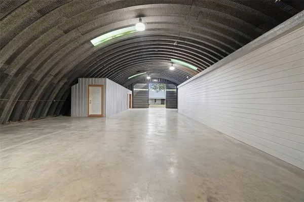 $529,900 | 898 Farm Road 1700, Clarksville, TX 75426