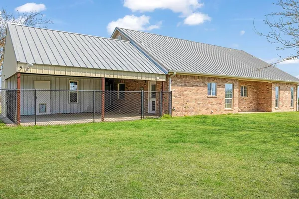 $529,900 | 898 Farm Road 1700, Clarksville, TX 75426