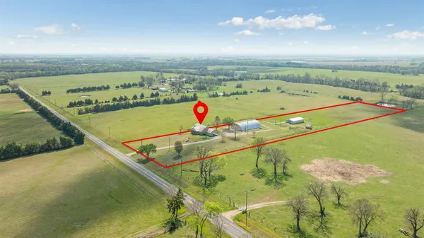 $529,900 | 898 Farm Road 1700, Clarksville, TX 75426