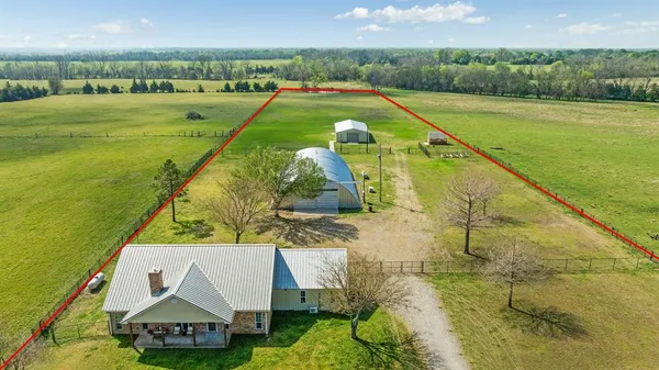 $529,900 | 898 Farm Road 1700, Clarksville, TX 75426