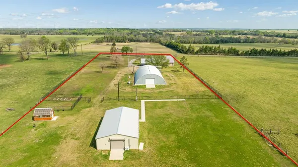 $529,900 | 898 Farm Road 1700, Clarksville, TX 75426