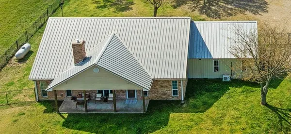 $529,900 | 898 Farm Road 1700, Clarksville, TX 75426