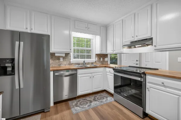 $300,000 | 425 Cochise Drive, Waterloo, SC 29384