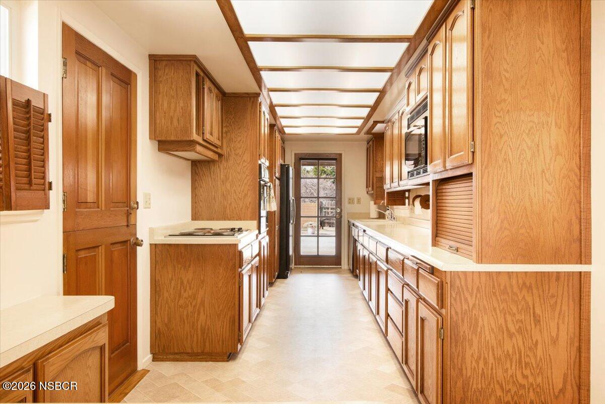 425 South J Street Lompoc, CA 93436 - Photo 18 of 43 18 Kitchen