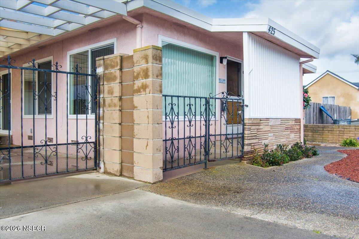 425 South J Street Lompoc, CA 93436 - Photo 6 of 43 6m front