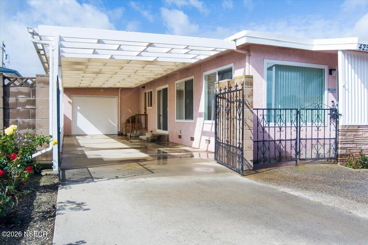 425 South J Street Lompoc, CA 93436 - Photo 9 of 43 9 front