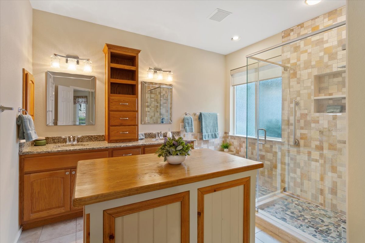 246 Red Poppy Trail Georgetown, TX 78633 - Photo 21 of 32 a bathroom with a sink and a mirror