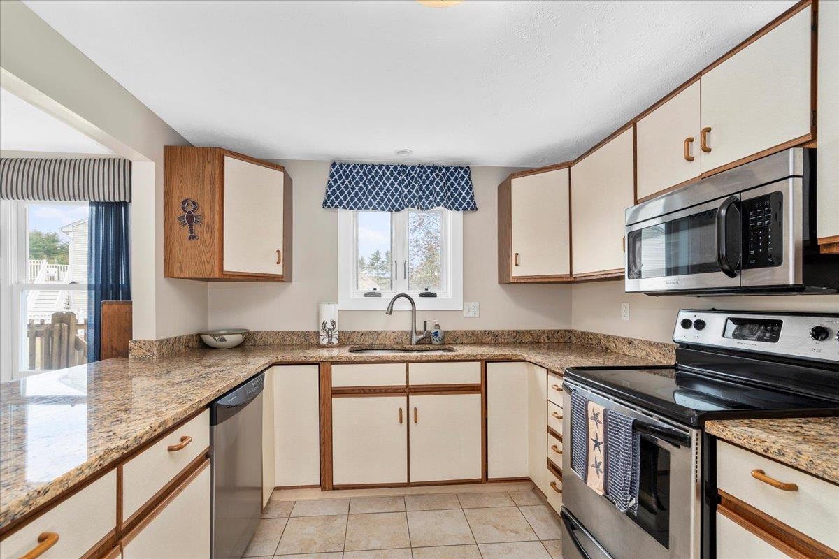 7 Corduroy Road, Unit 10 Amherst, NH 03031 - Photo 7 of 41