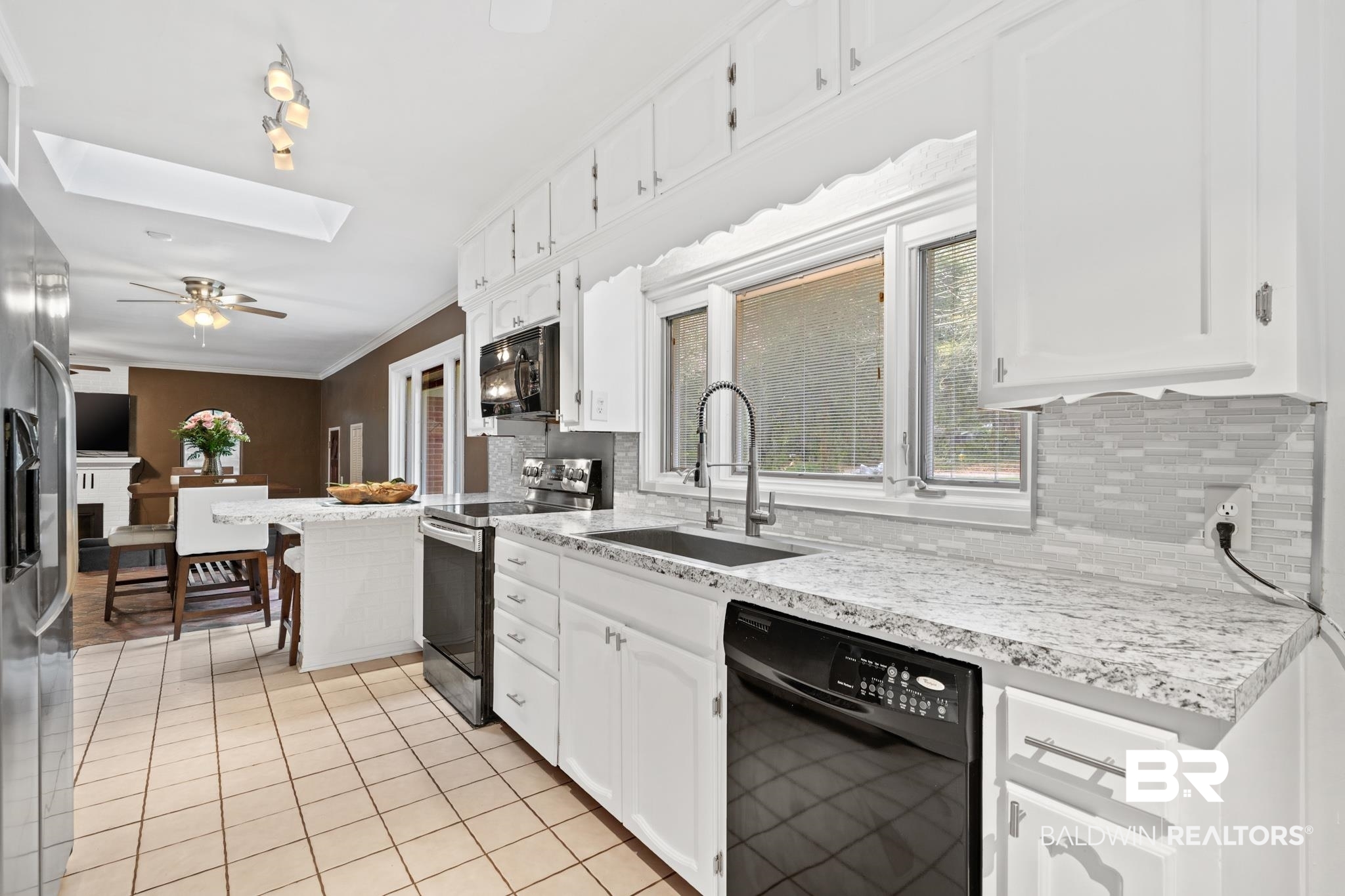 305 Wayne Place Mobile, AL 36609 - Photo 7 of 33