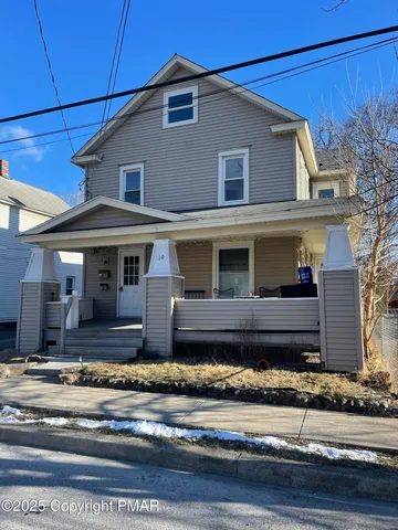 $1,700 | 120 Elizabeth Street, Unit 1, East Stroudsburg, PA 18301