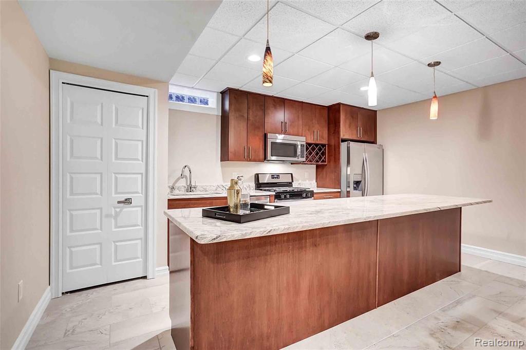 36025 West 14 Mile Road Farmington Hills, MI 48331 - Photo 35 of 38