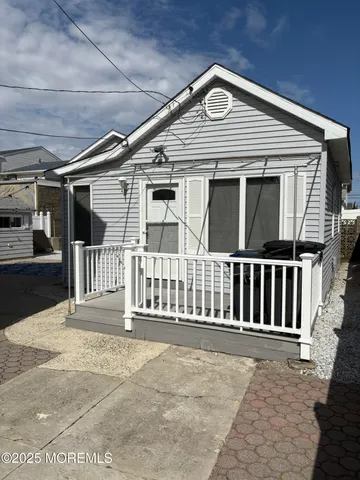 $1,900 | 23 Guyer Avenue, Unit REAR, Lavallette, NJ 08735