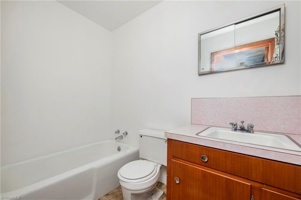 5305 Belews Creek Road Walkertown, NC 27051 - Photo 17 of 24