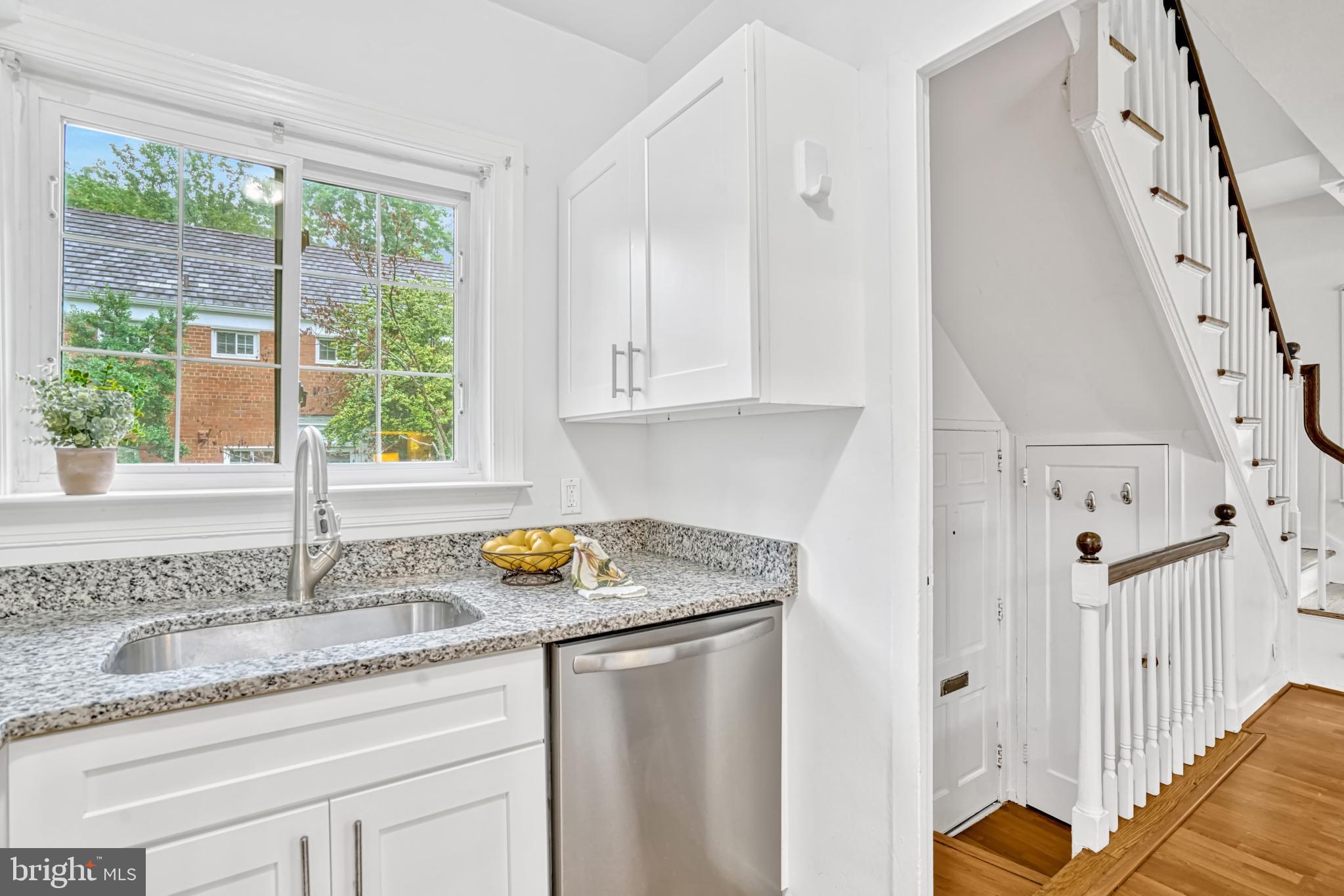 3221 Gunston Road Alexandria, VA 22302 - Photo 12 of 28 Updated Kitchen