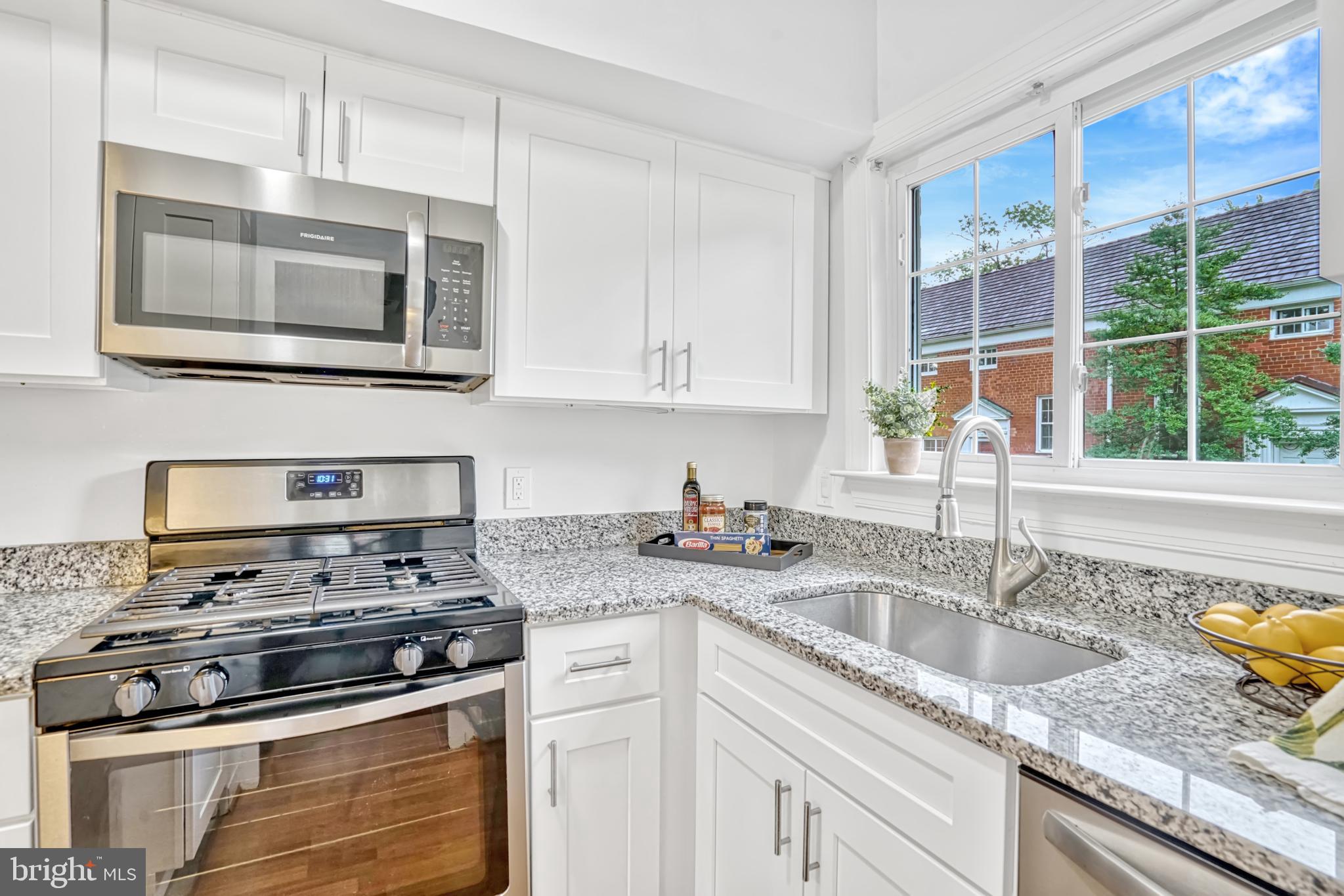 3221 Gunston Road Alexandria, VA 22302 - Photo 2 of 28 Updated Kitchen