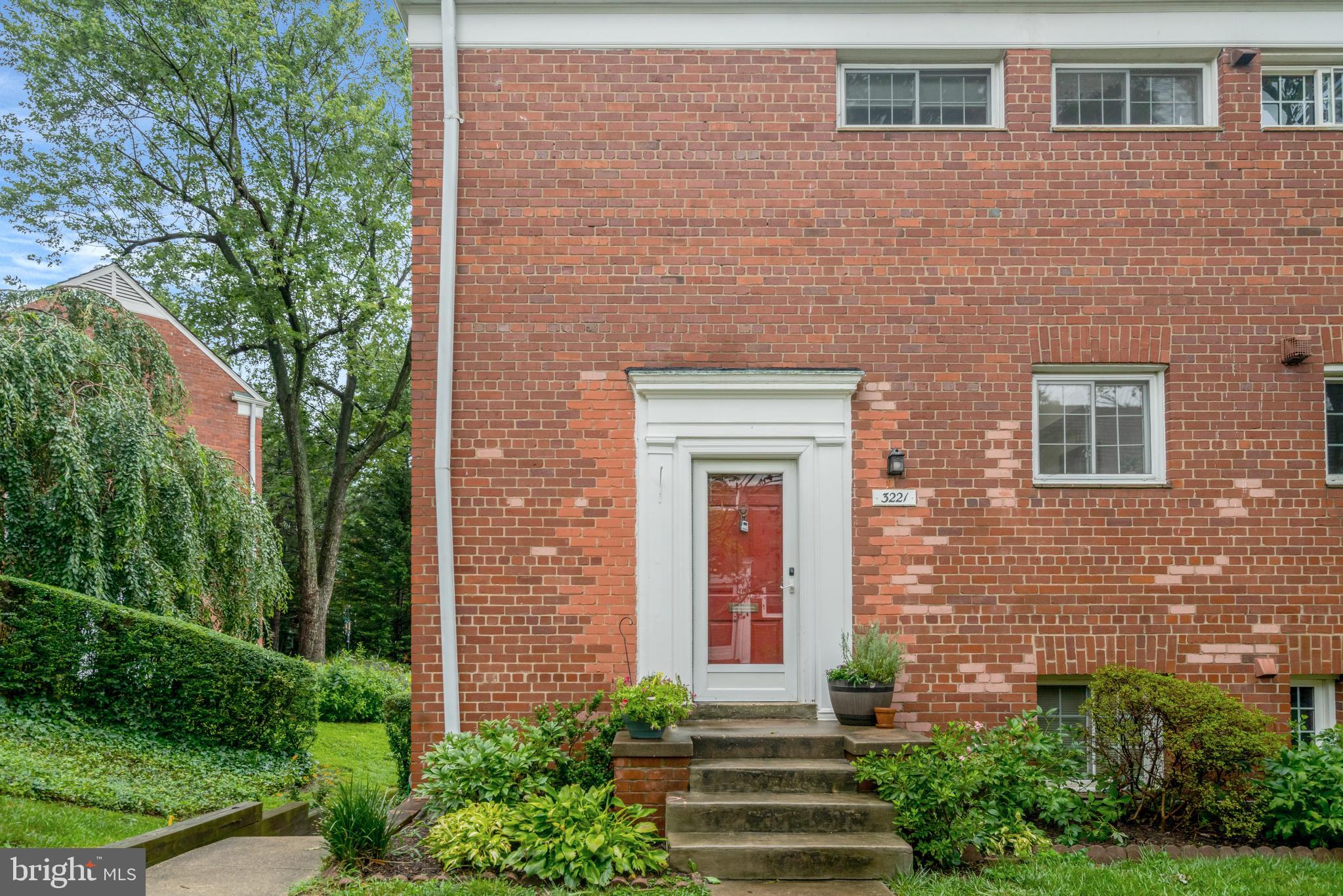 3221 Gunston Road Alexandria, VA 22302 - Photo 4 of 28 Brick exterior on this Madison model