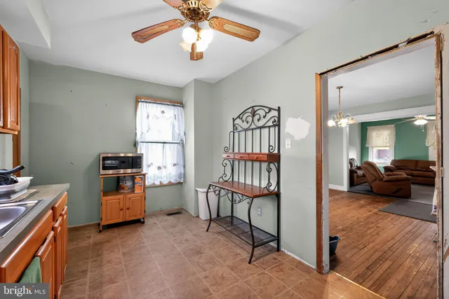 a view of a livingroom with furniture and windows