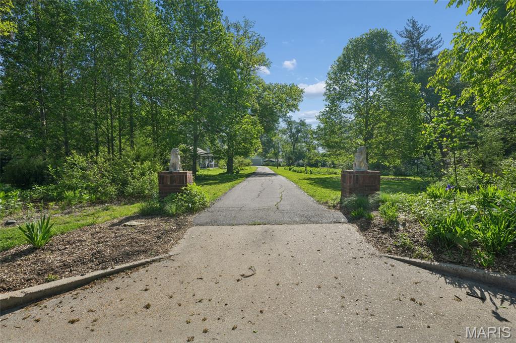 232 Old Ballwin Road Ballwin, MO 63021 - Photo 2 of 47