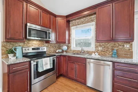$325,000 | 13218 West 96th Street, Lenexa, KS 66215