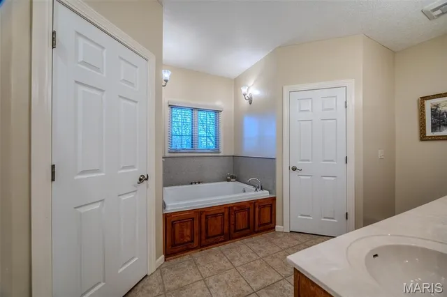 $589,900 | 2541 Copperwood Drive, Lebanon, MO 65536